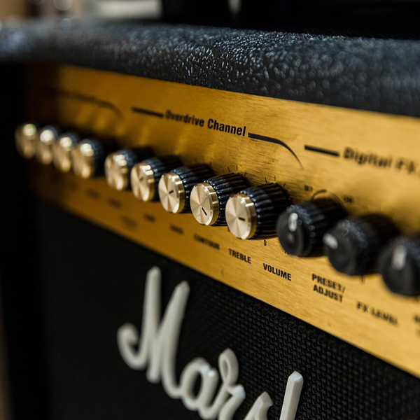 Amplificador p/ guitarra stratoritmo